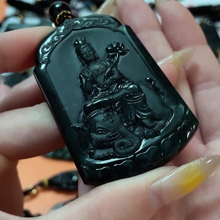 翡翠颈饰未镶嵌半**浮