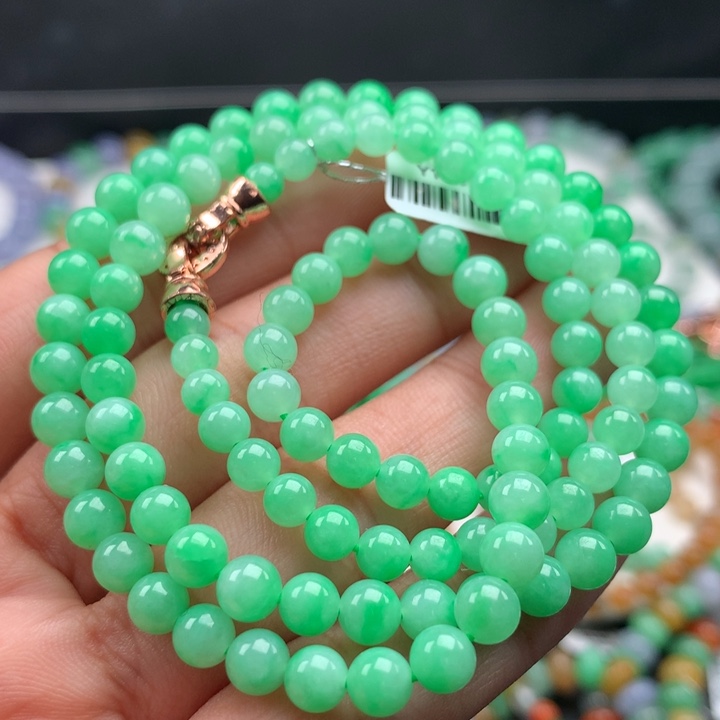 翡翠手镯未镶嵌卡