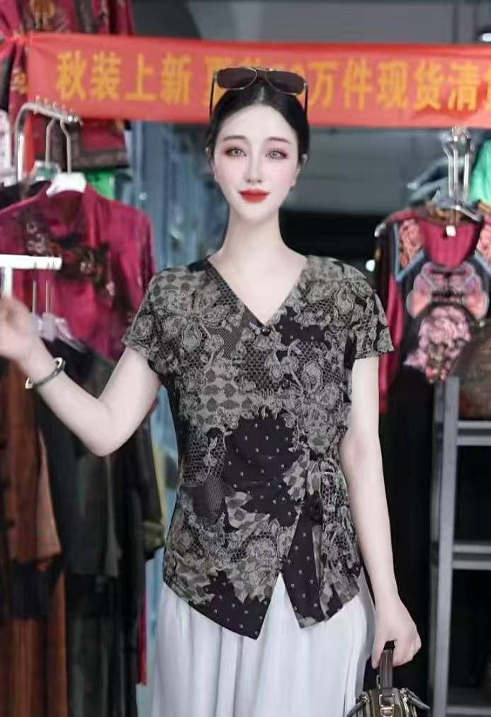 夏季新款休闲薄款繁花时尚简约百搭女洋气显瘦小衫设计感