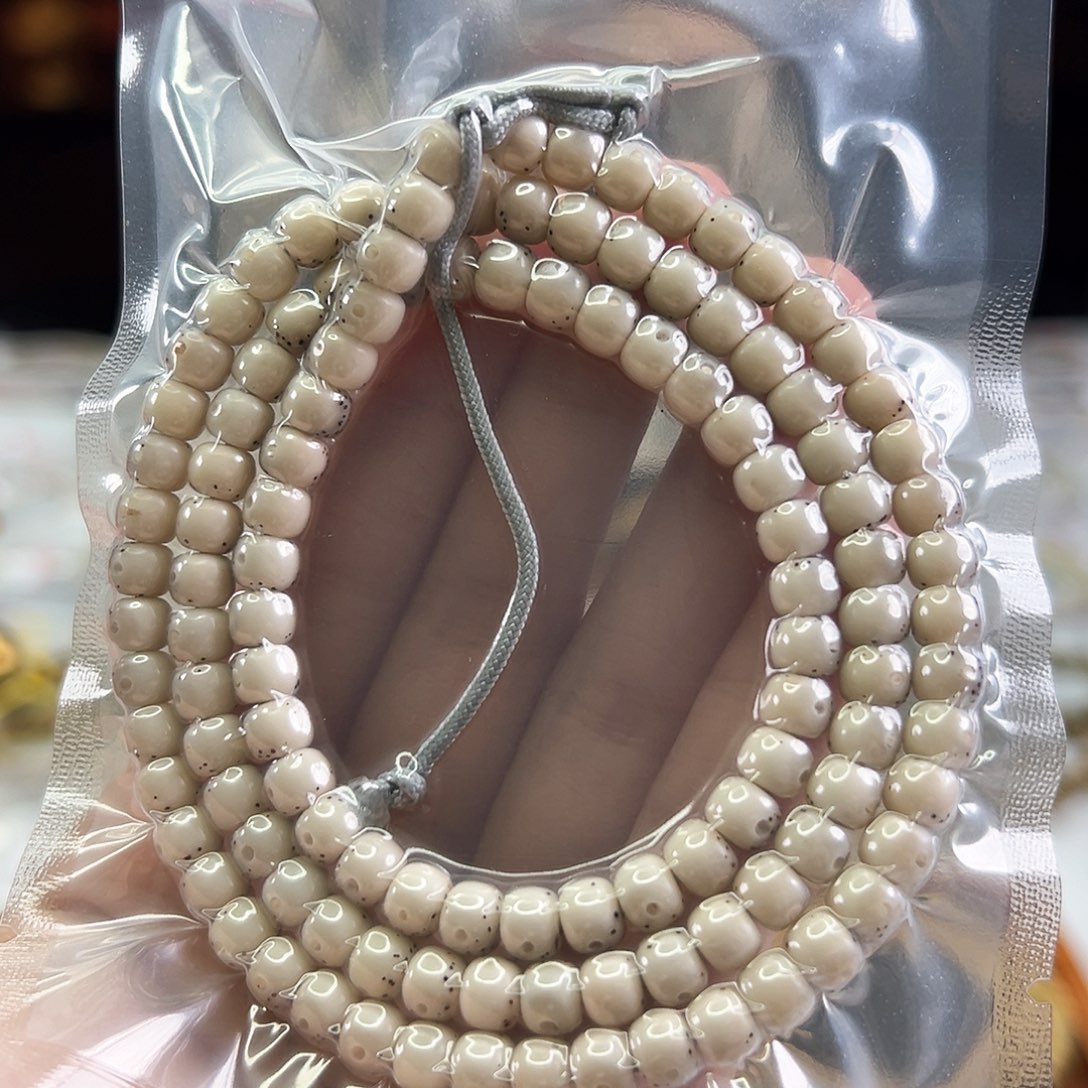 手串星月菩提Fqh6*5玉化粉冰 百分之80以上留白 针尖星