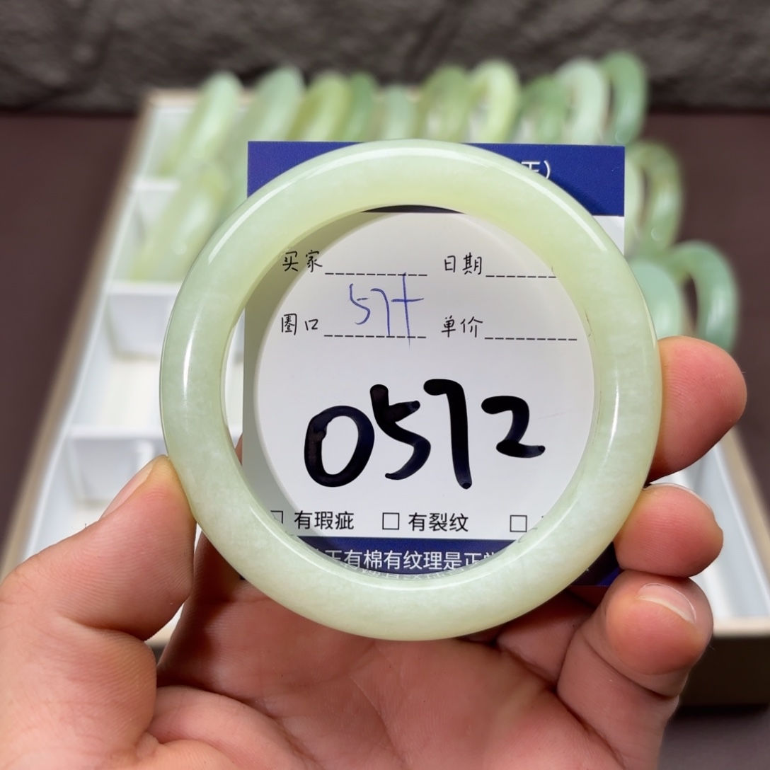 岫玉未镶嵌手镯手镯