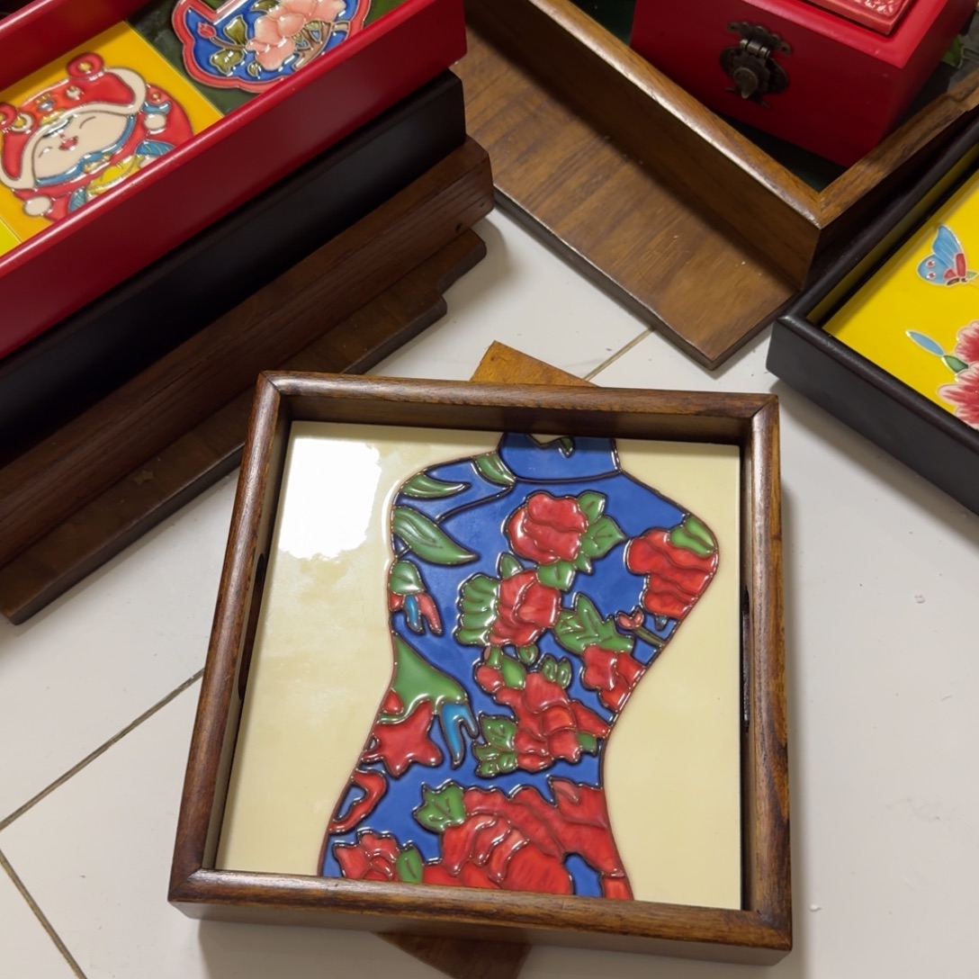 嫣***红瓷版画无框旗袍画