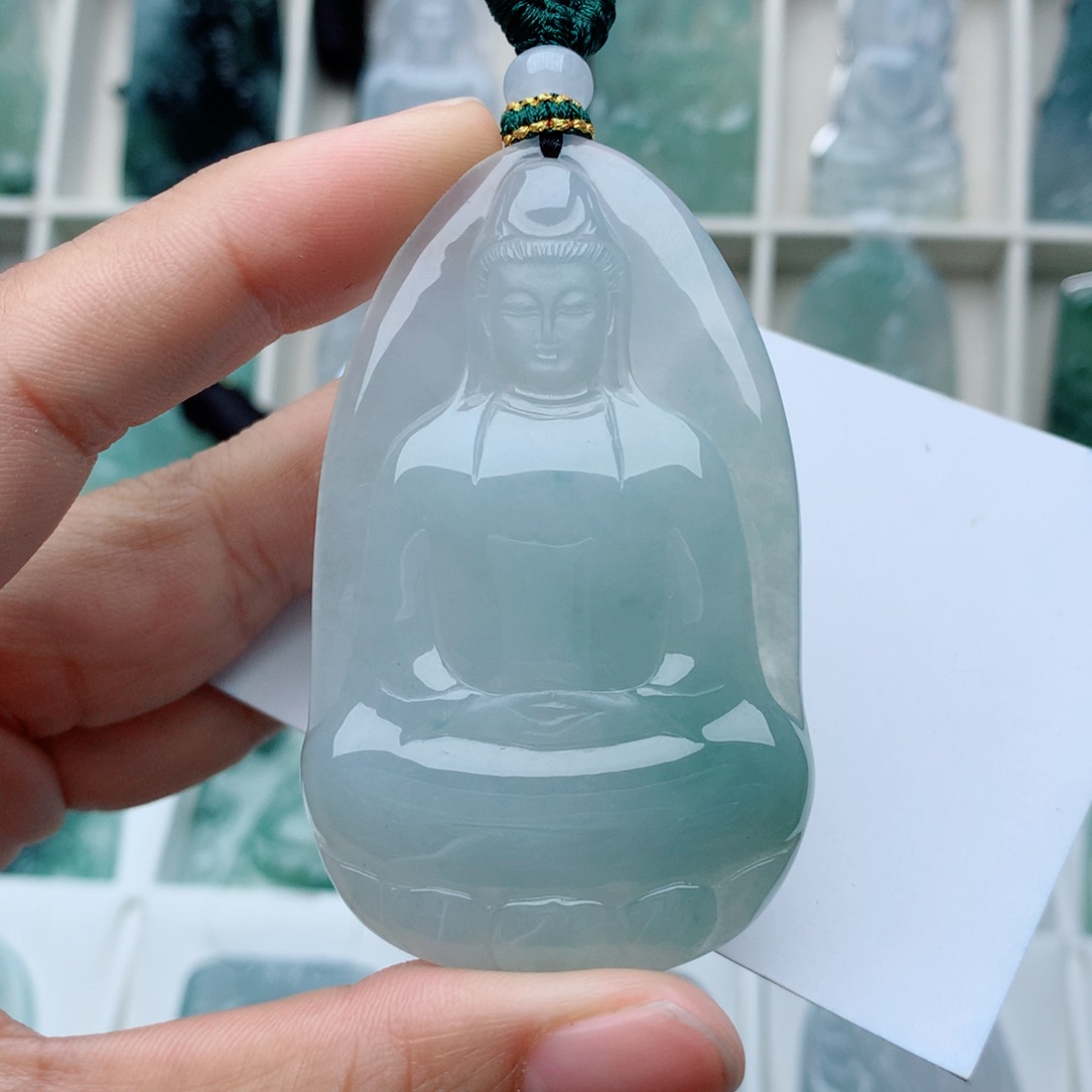 翡翠颈饰未镶嵌素衣