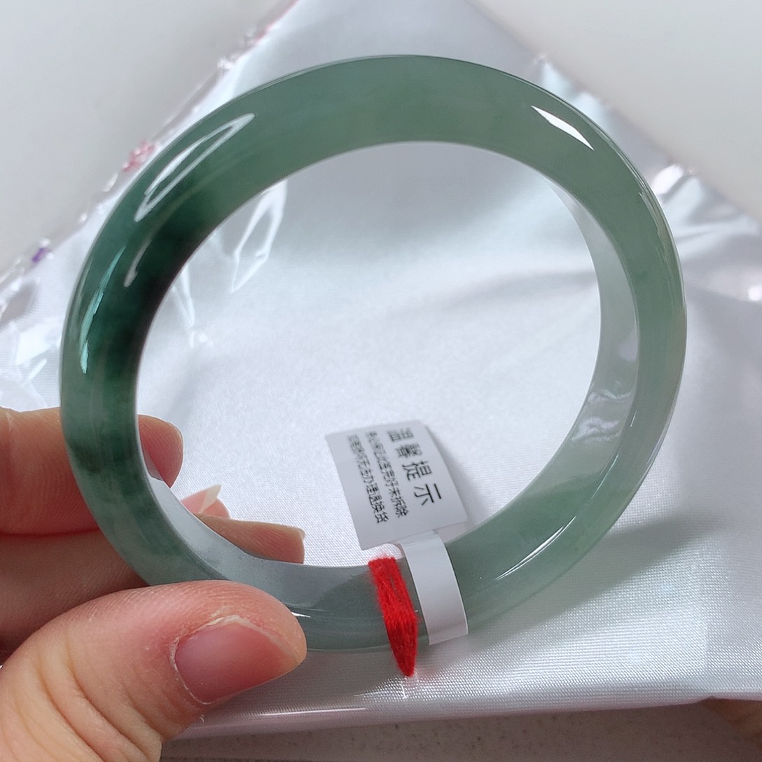 翡翠手镯未镶嵌①③⑧