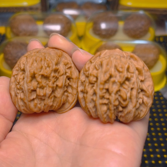 文玩核桃吊坠?**?四座楼41