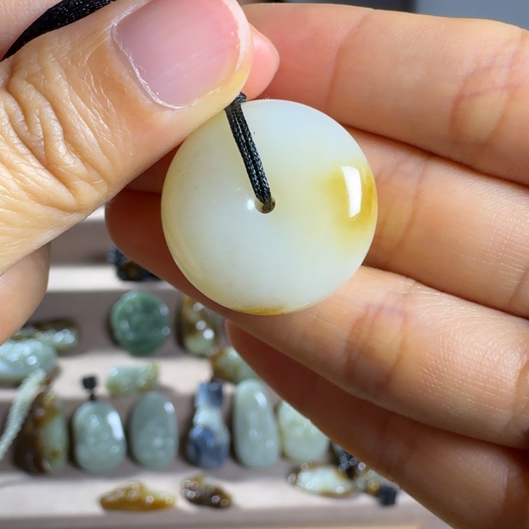 和田玉颈饰未镶嵌