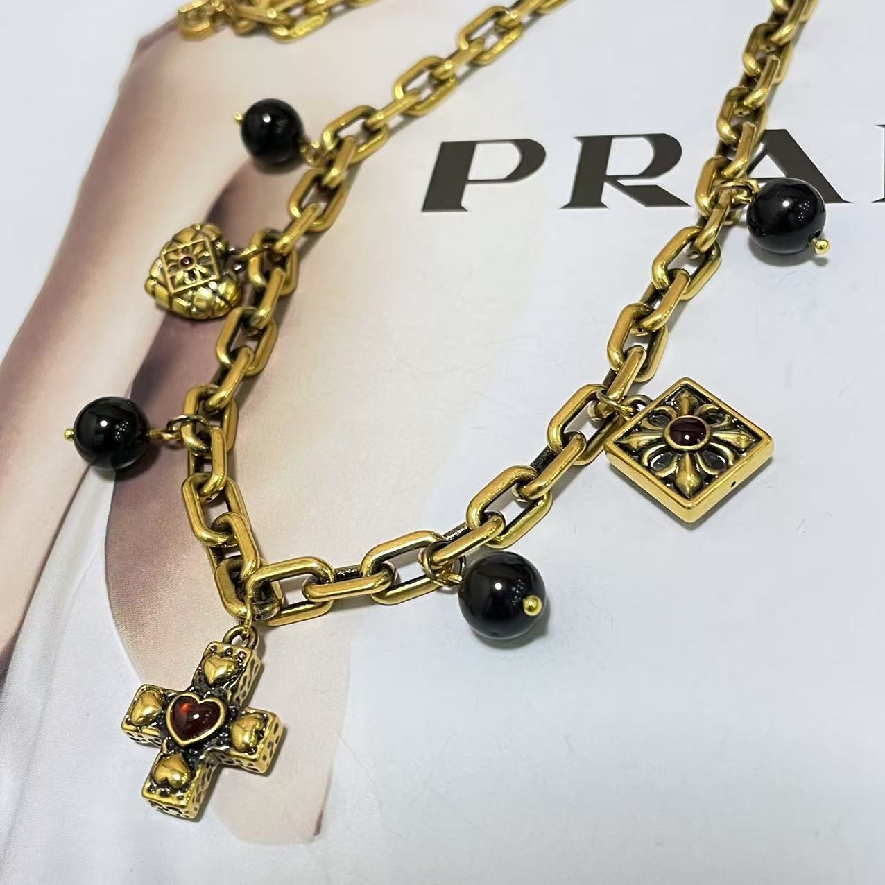 金潮坊珠宝 时尚潮流轻奢复古电黑足金999十字爱心鸢尾花镶嵌项链