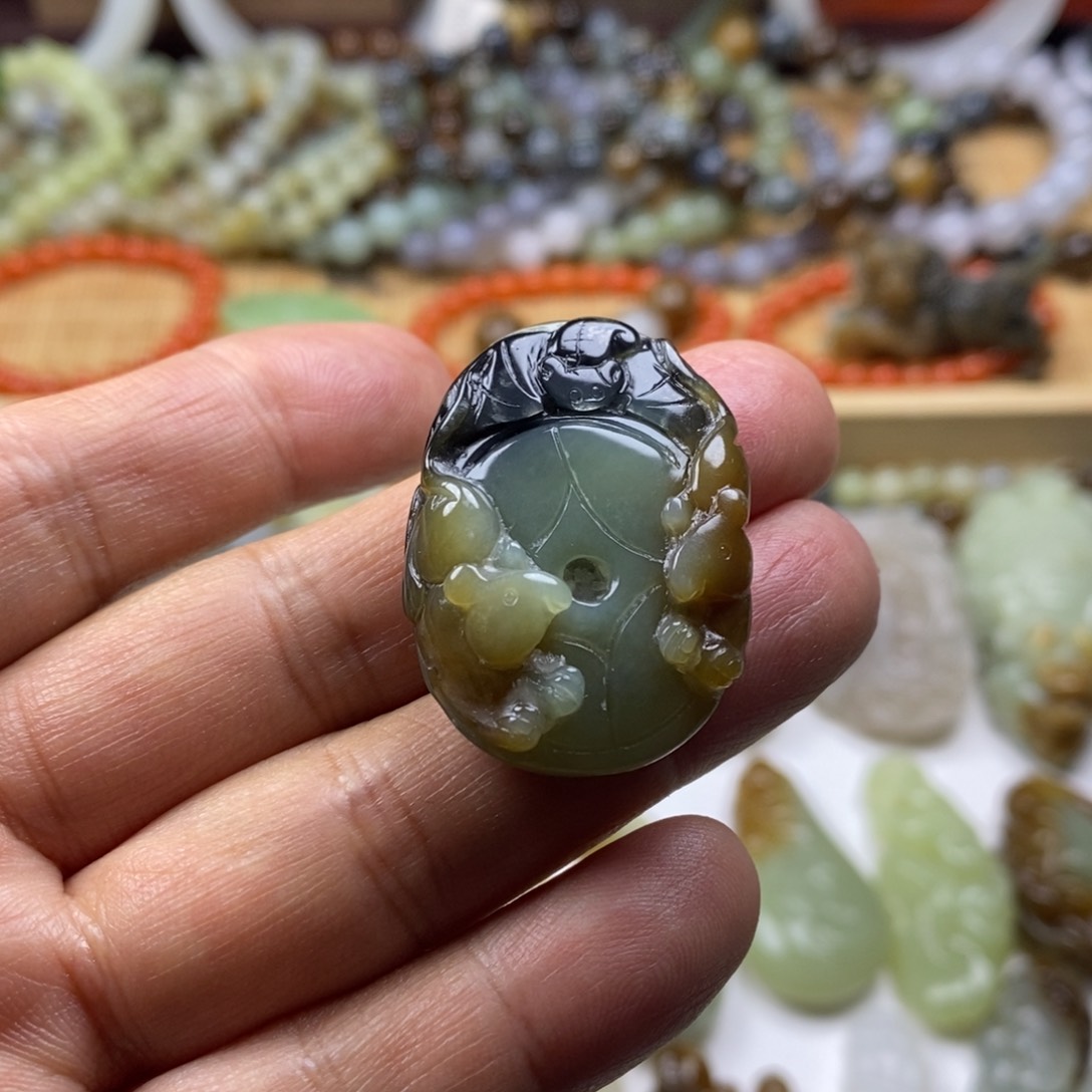 和田玉（糖玉）颈饰未镶嵌