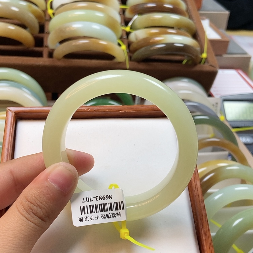 【闪购商品】和田玉手镯未镶嵌