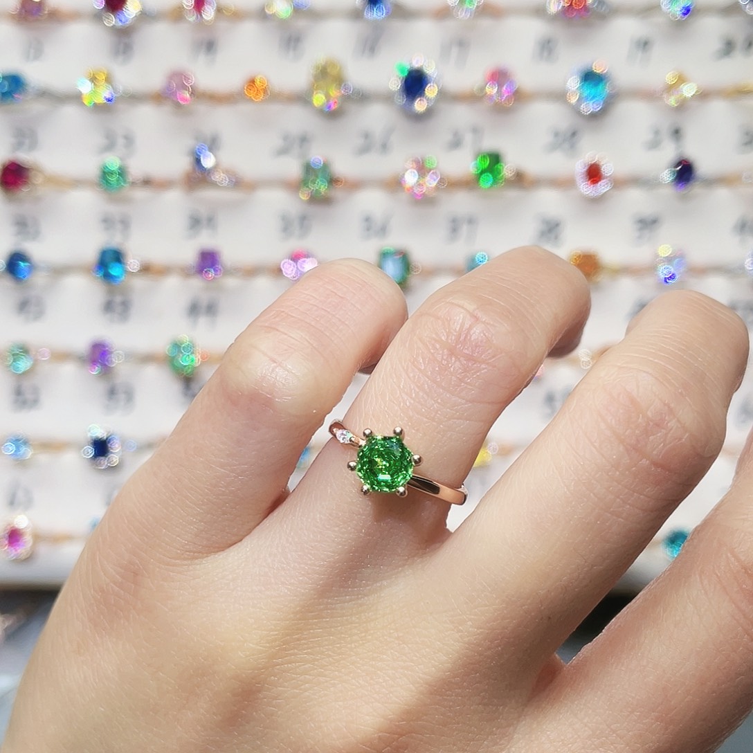 3海蓝宝石（处理）9圈镶深绿