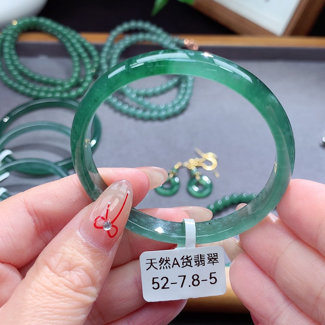 翡翠手镯（圆镯）未镶嵌