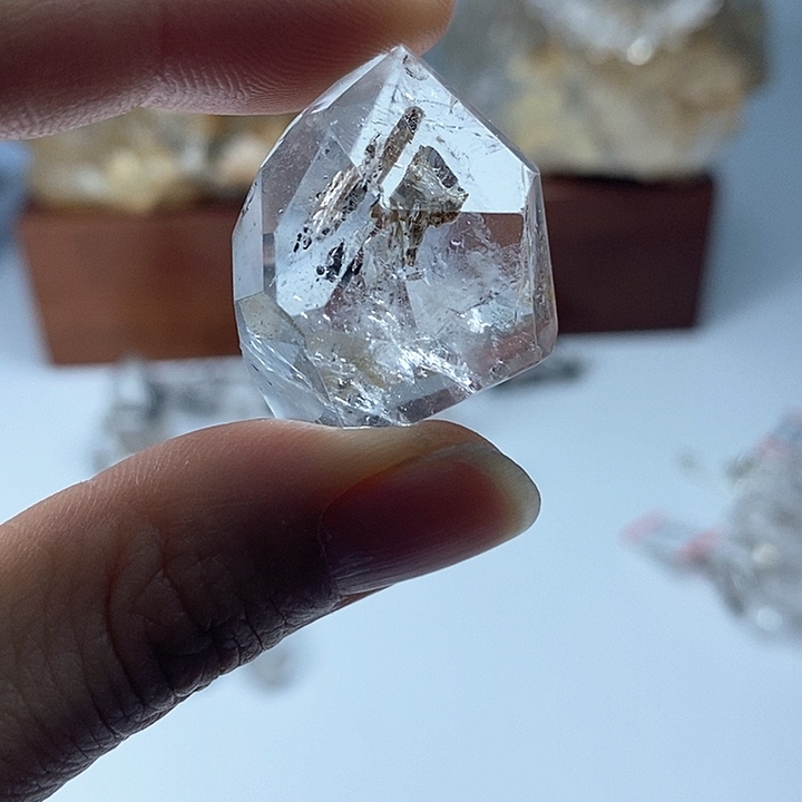 水晶手链未镶嵌黄泥骸骨吊坠