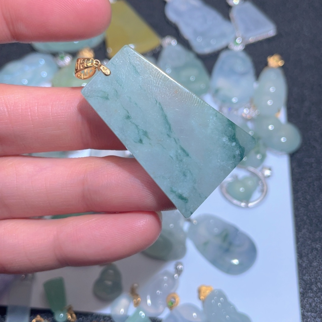 翡翠颈饰18K金镶嵌翡翠