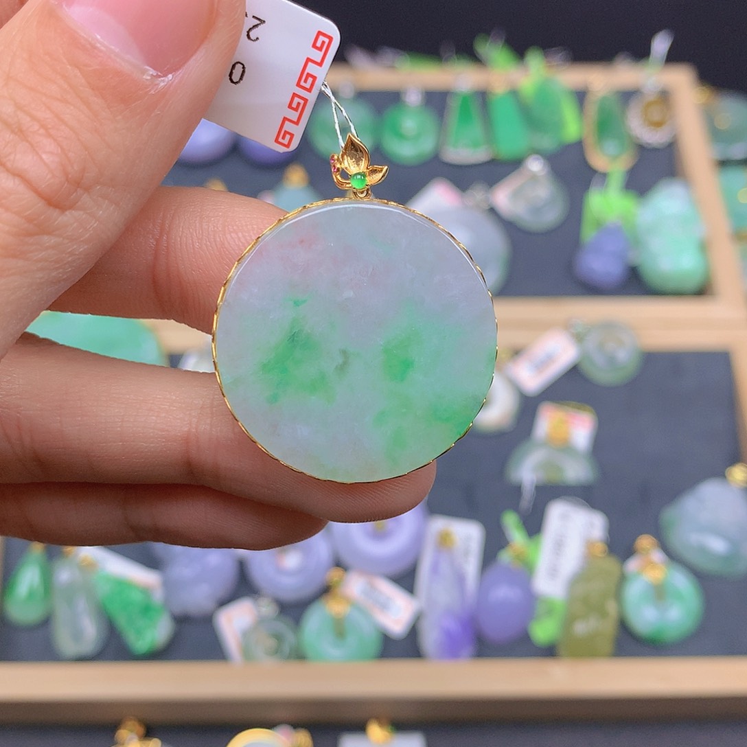 翡翠颈饰18K金镶嵌翡翠