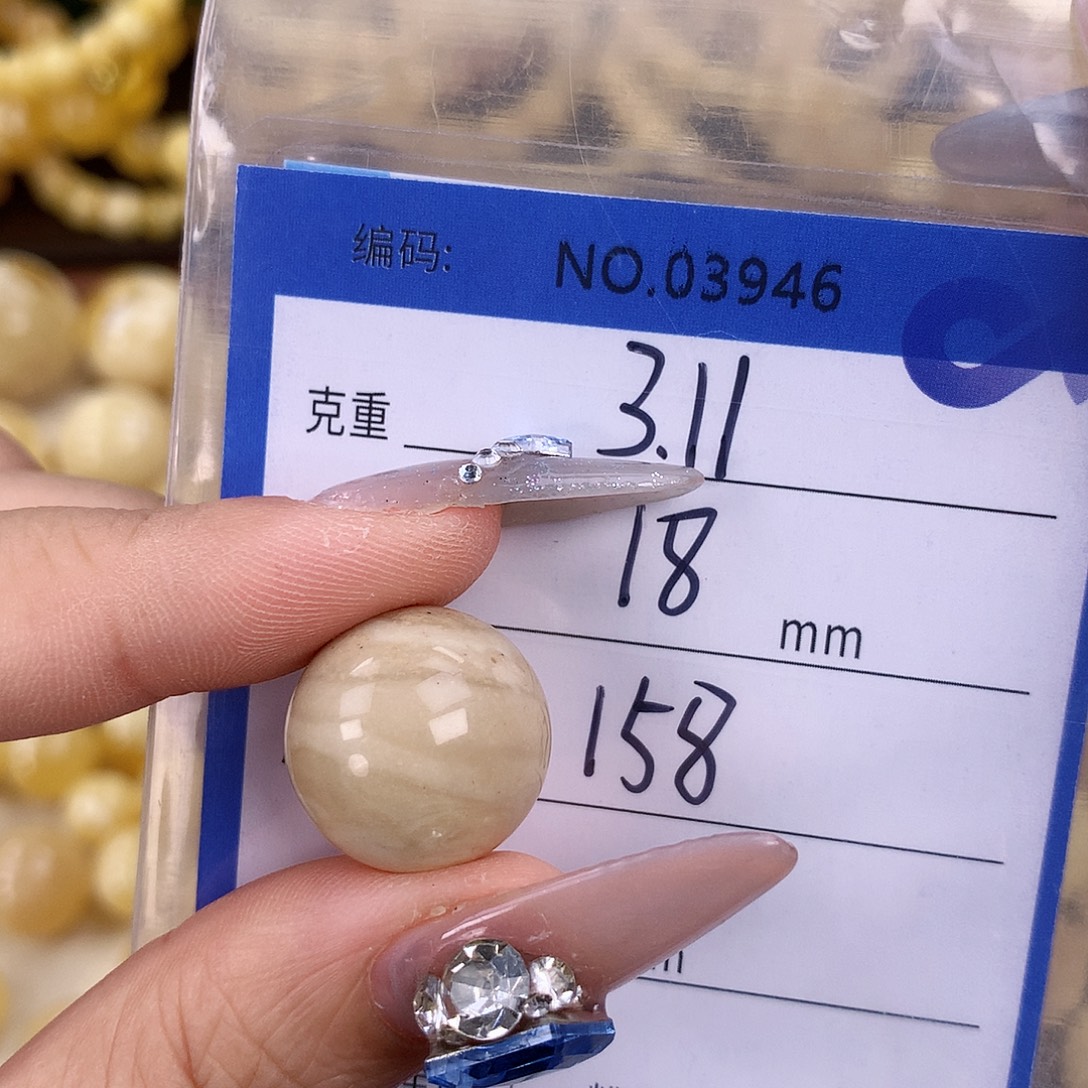 蜜蜡未镶嵌珠宝奇石  特色