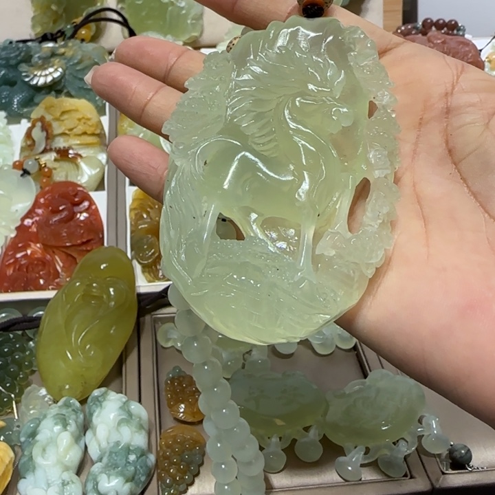 蛇纹石玉吊坠未镶嵌