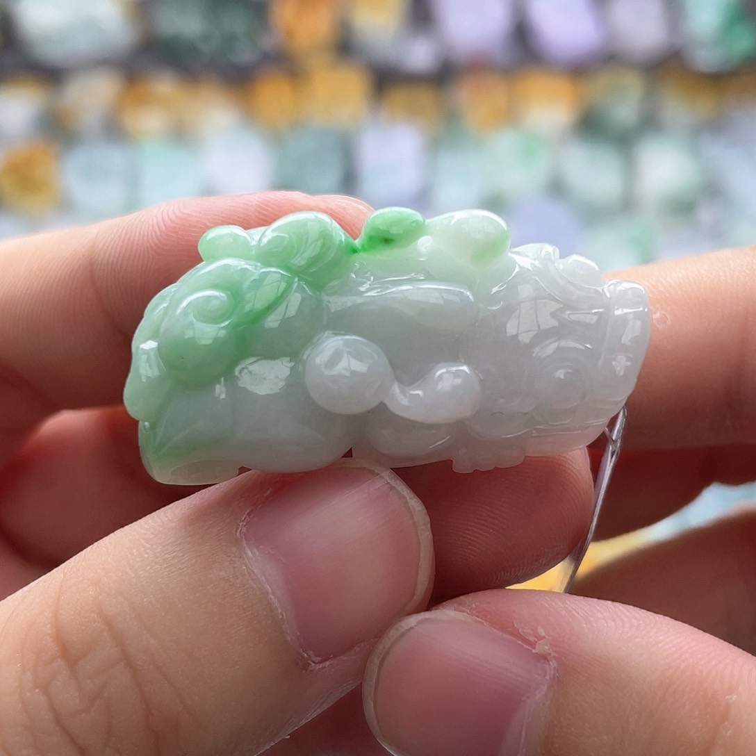 翡翠颈饰未镶嵌貔貅