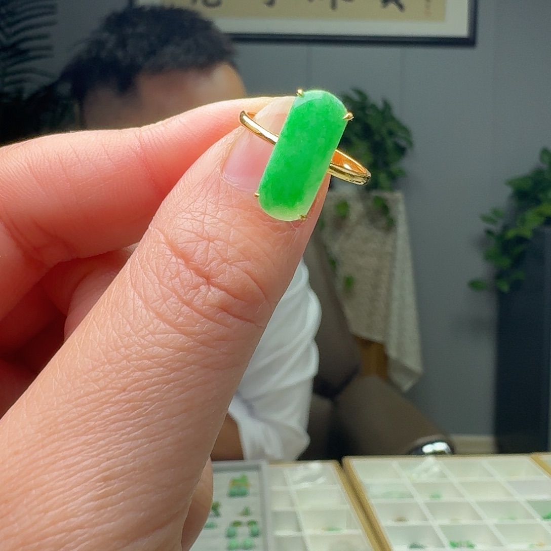 翡翠18K金镶嵌戒指天然