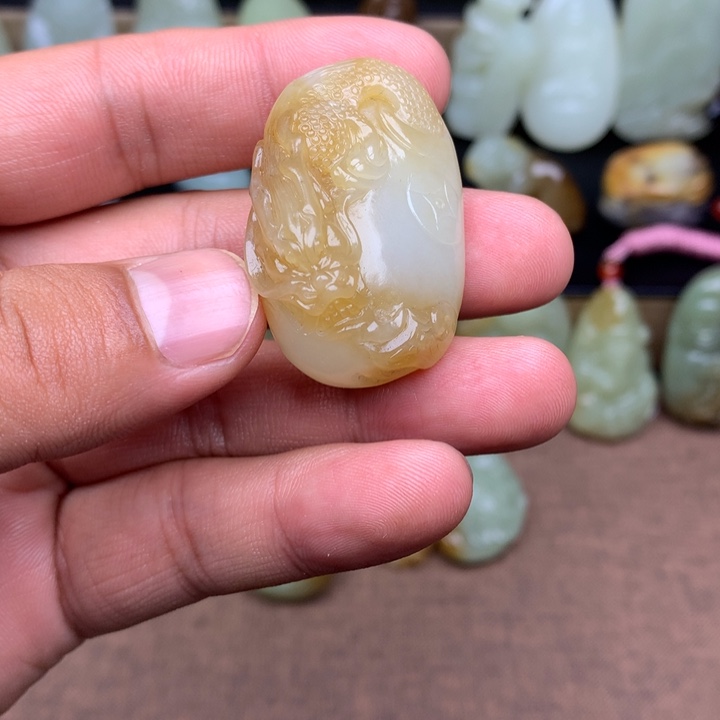 和田玉（糖玉）未镶嵌颈饰