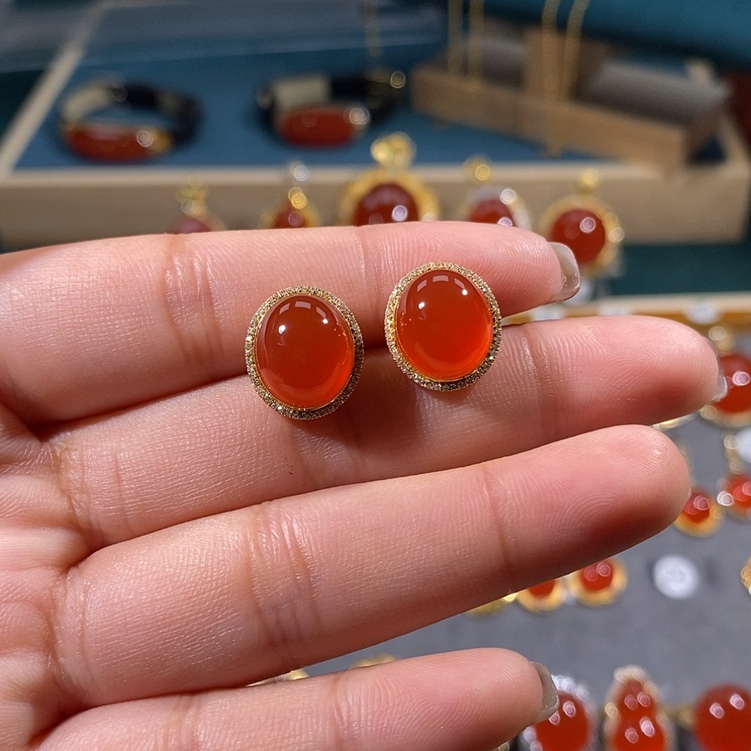 南红玛瑙耳饰18K金镶嵌