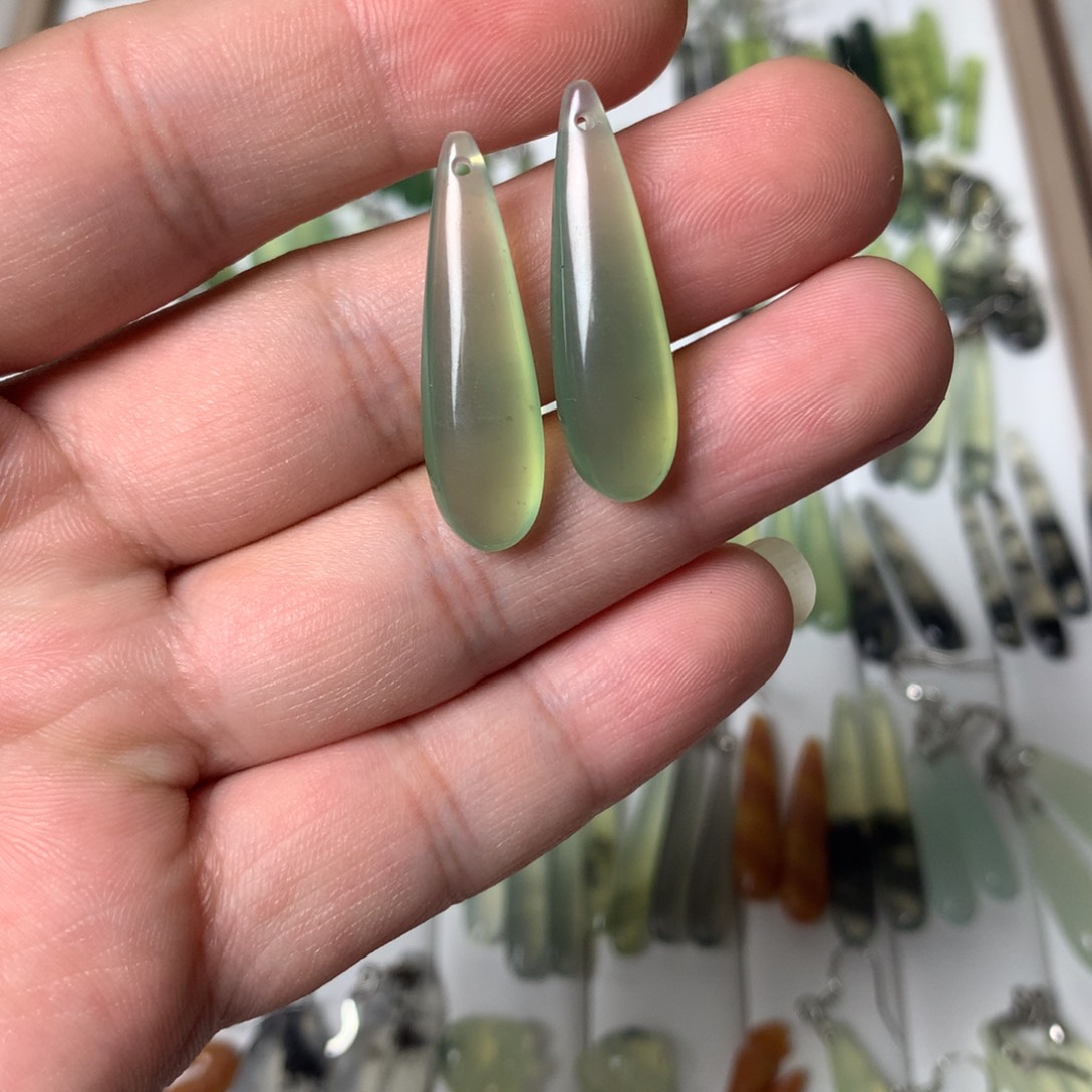 蛇纹石玉耳饰未镶嵌