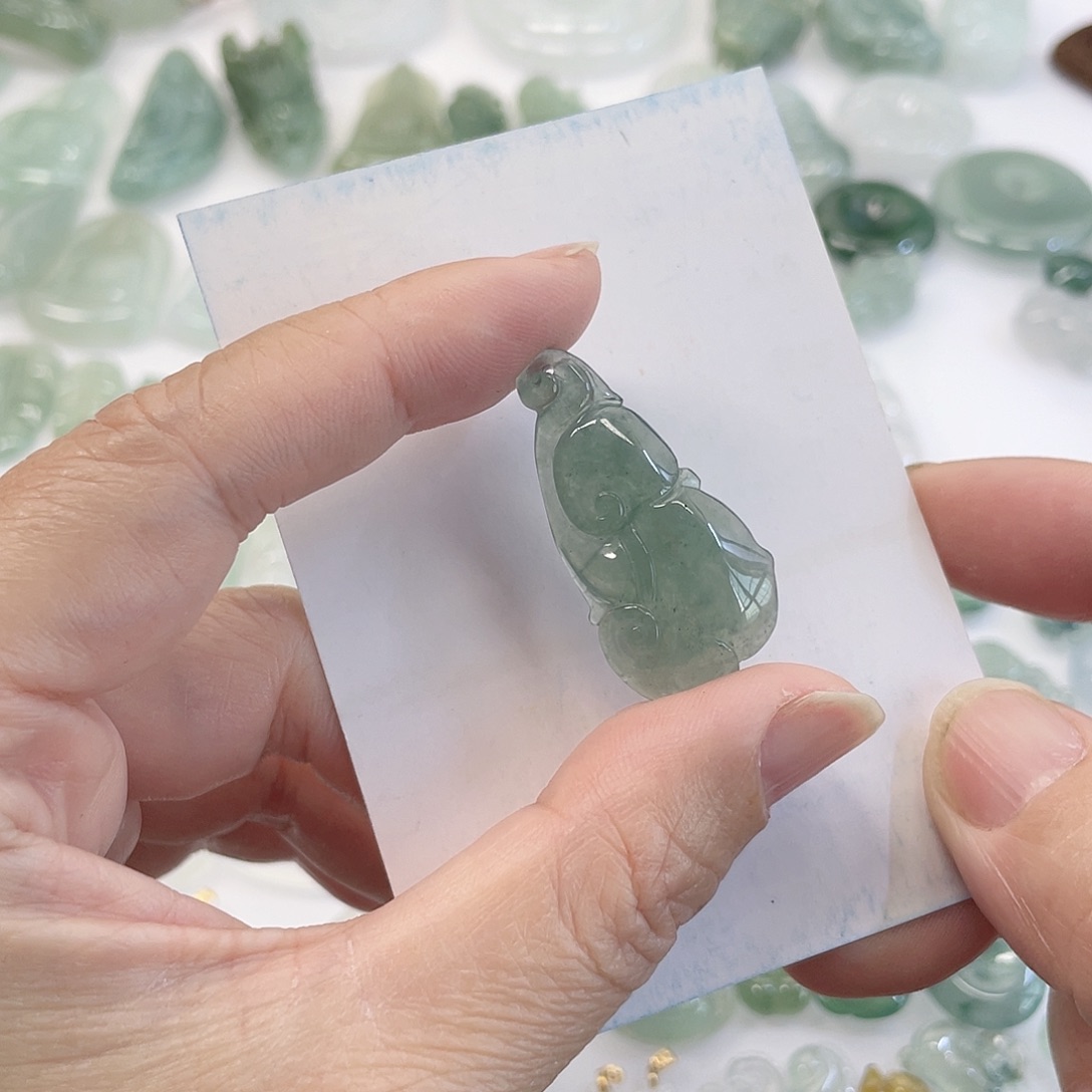 翡翠未镶嵌颈饰冰如意