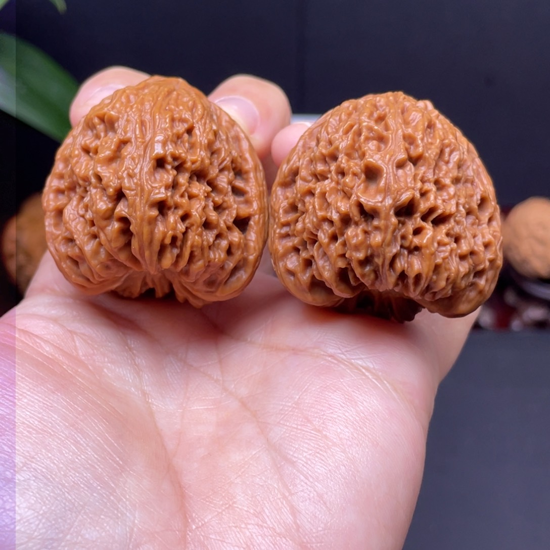 文玩核桃吊坠40尺全品凹底南疆石