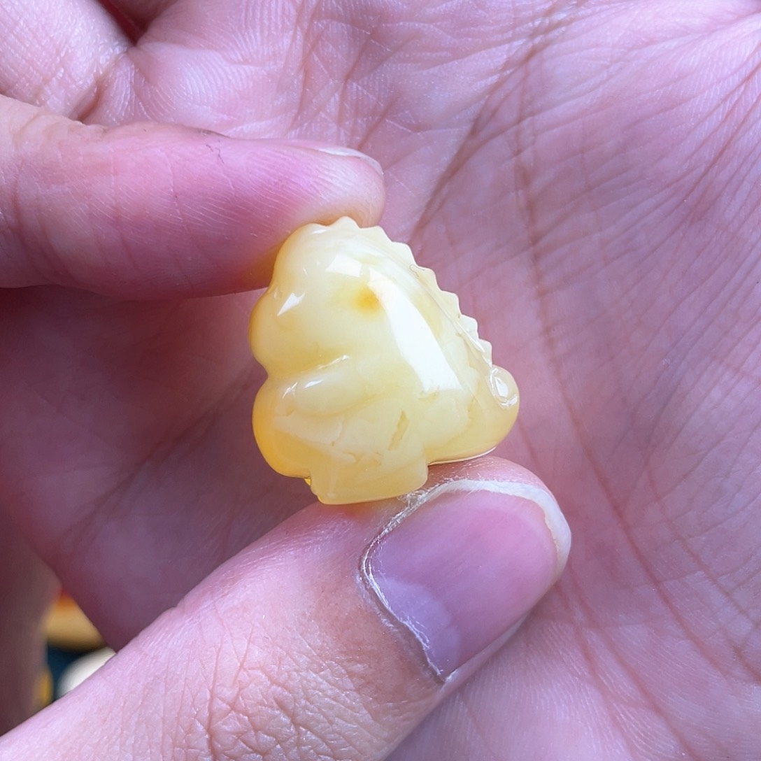 琥珀裸石未镶嵌蜜蜡