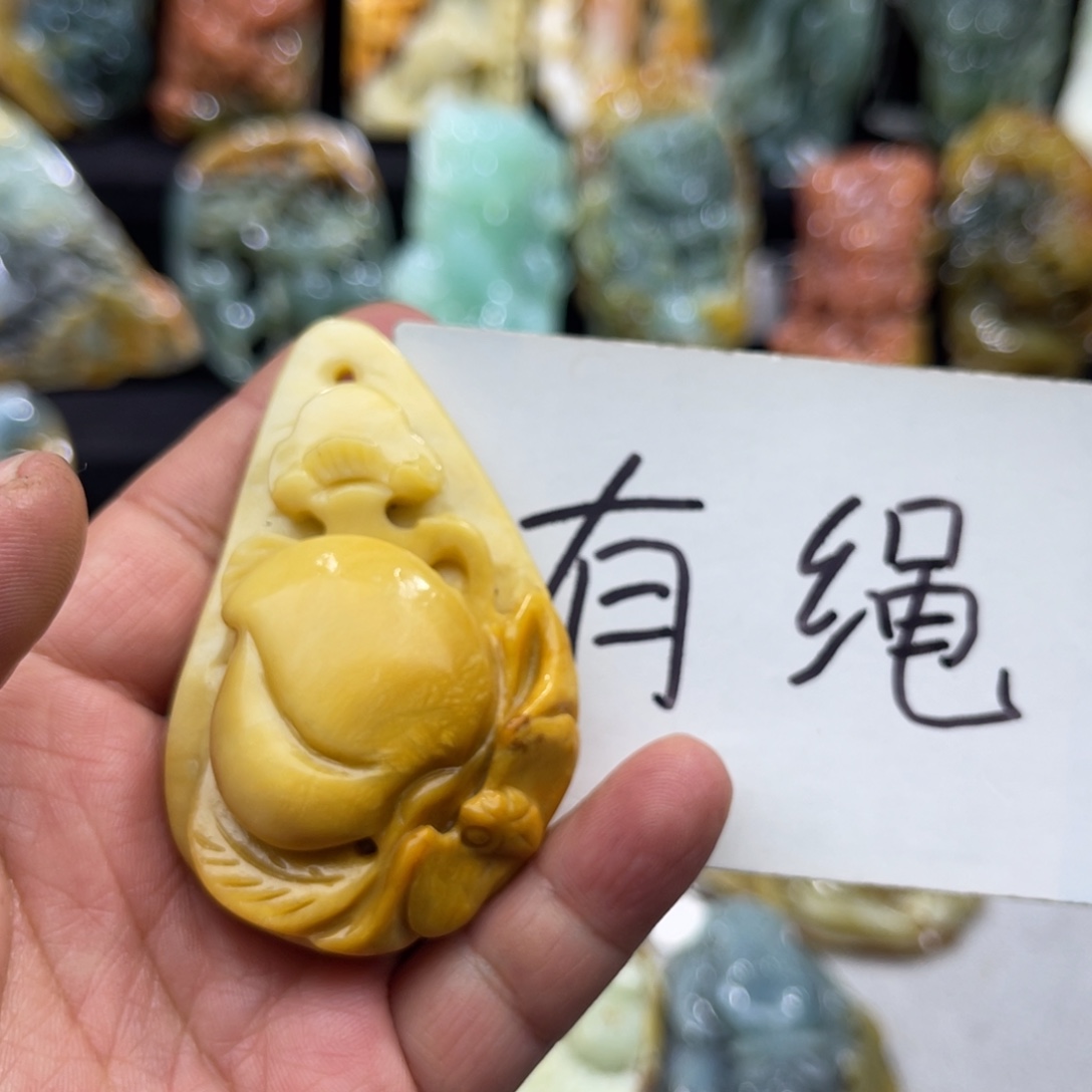 蛇纹石玉未镶嵌颈饰