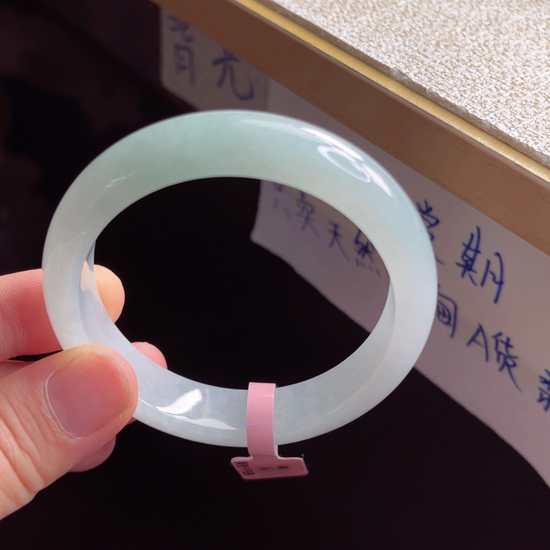 翡翠手镯未镶嵌手镯