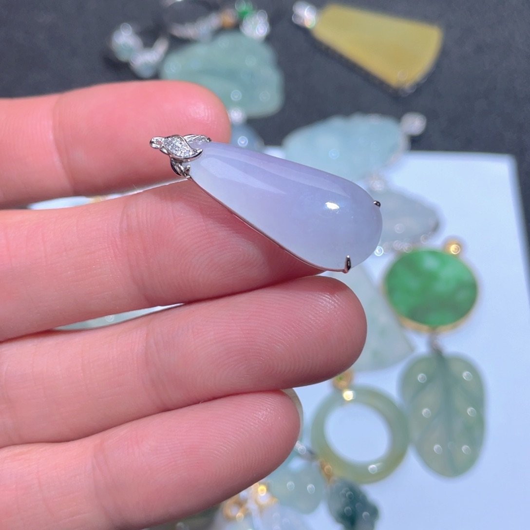 翡翠颈饰18K金镶嵌翡翠