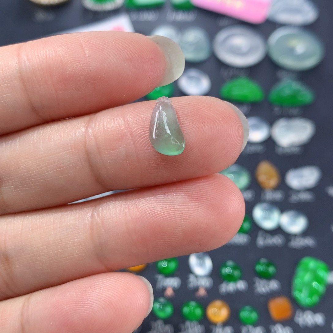 翡翠颈饰未镶嵌天然翡翠高冰晴底福瓜