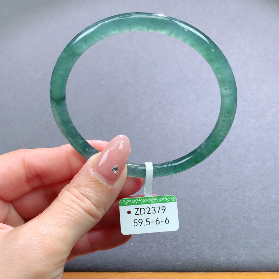 翡翠手镯未镶嵌天然翡翠手镯叮当镯