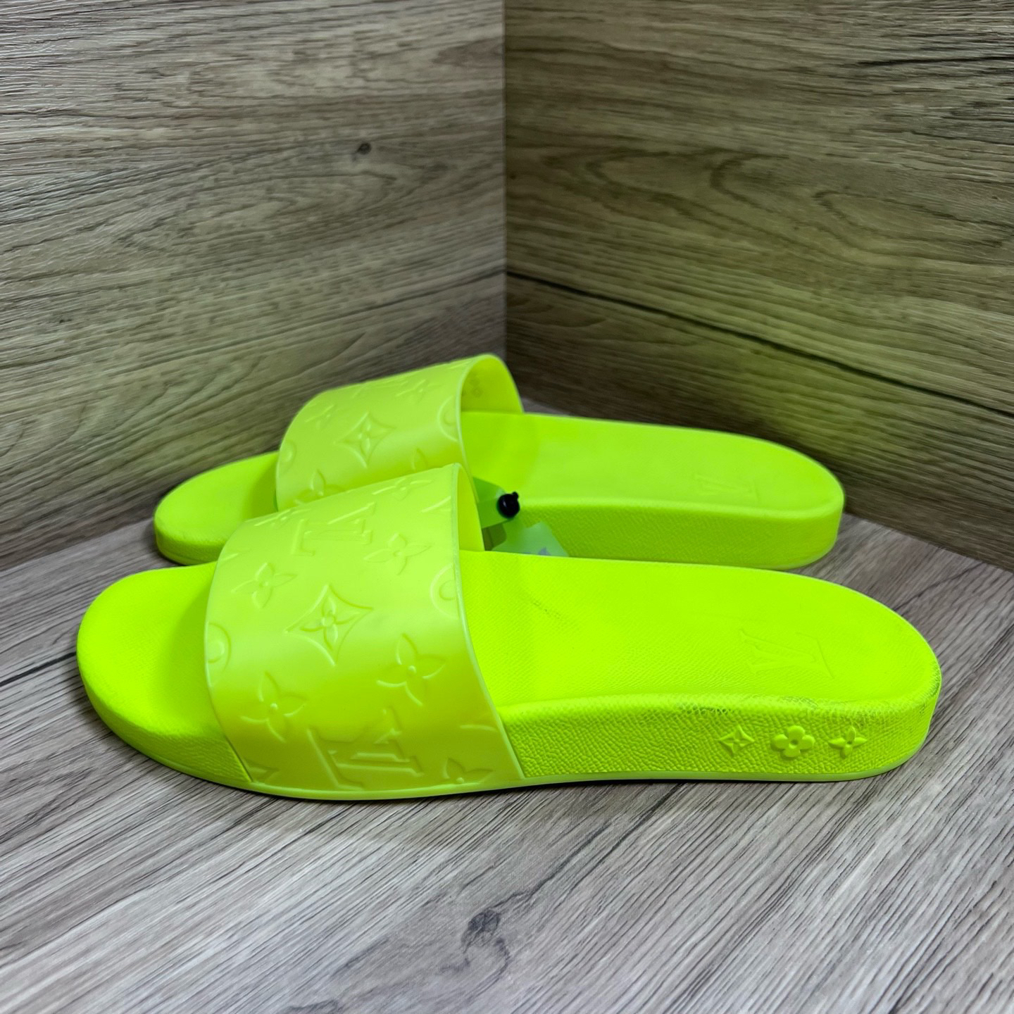 99新 LouisVuitton/路易威登 楠  Waterfront绿压纹拖鞋 608577