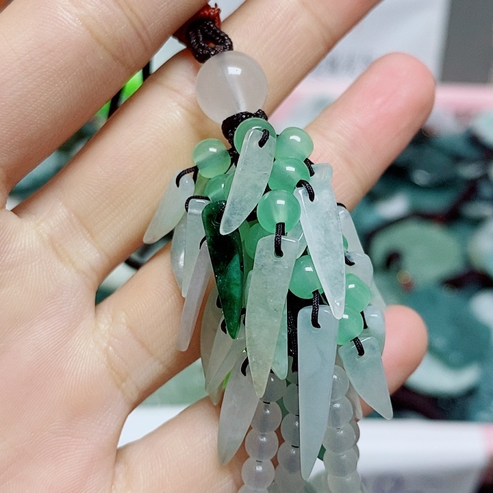 翡翠颈饰未镶嵌纯天然