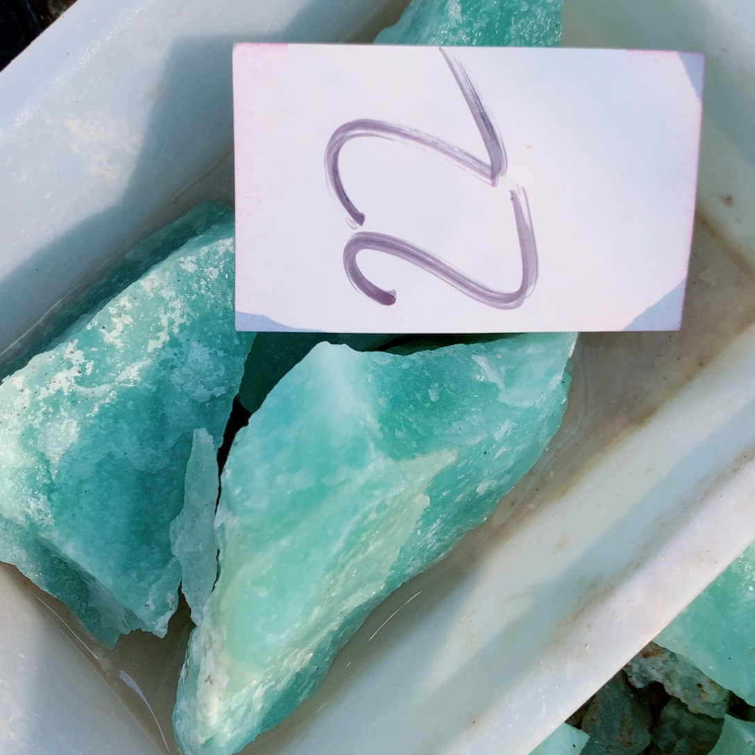 蛇纹石玉未镶嵌原石奥**星