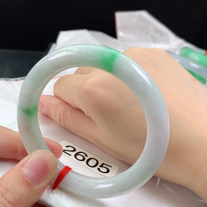 翡翠未镶嵌手镯56有瑕