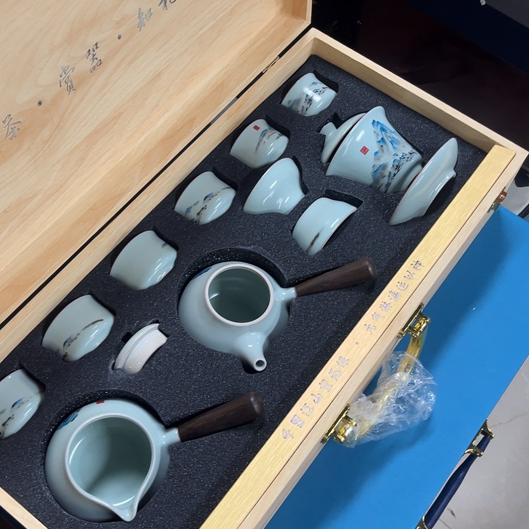 孤品茶具套装等。        
