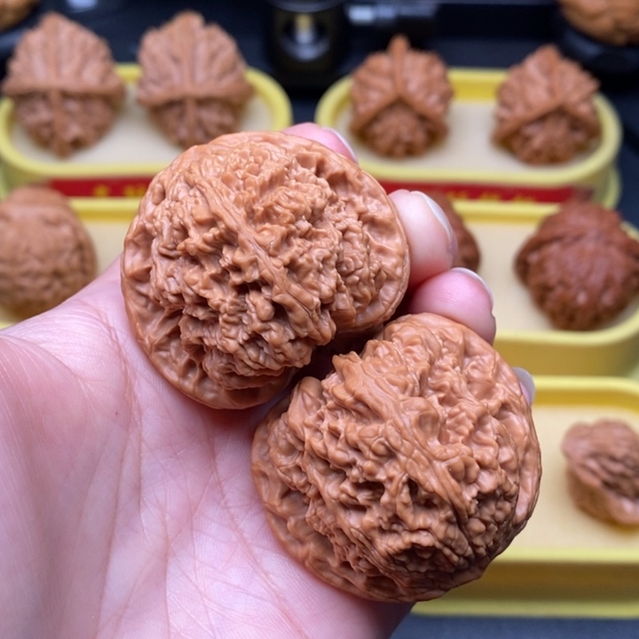 文玩核桃吊坠全品牡丹纹狮子头