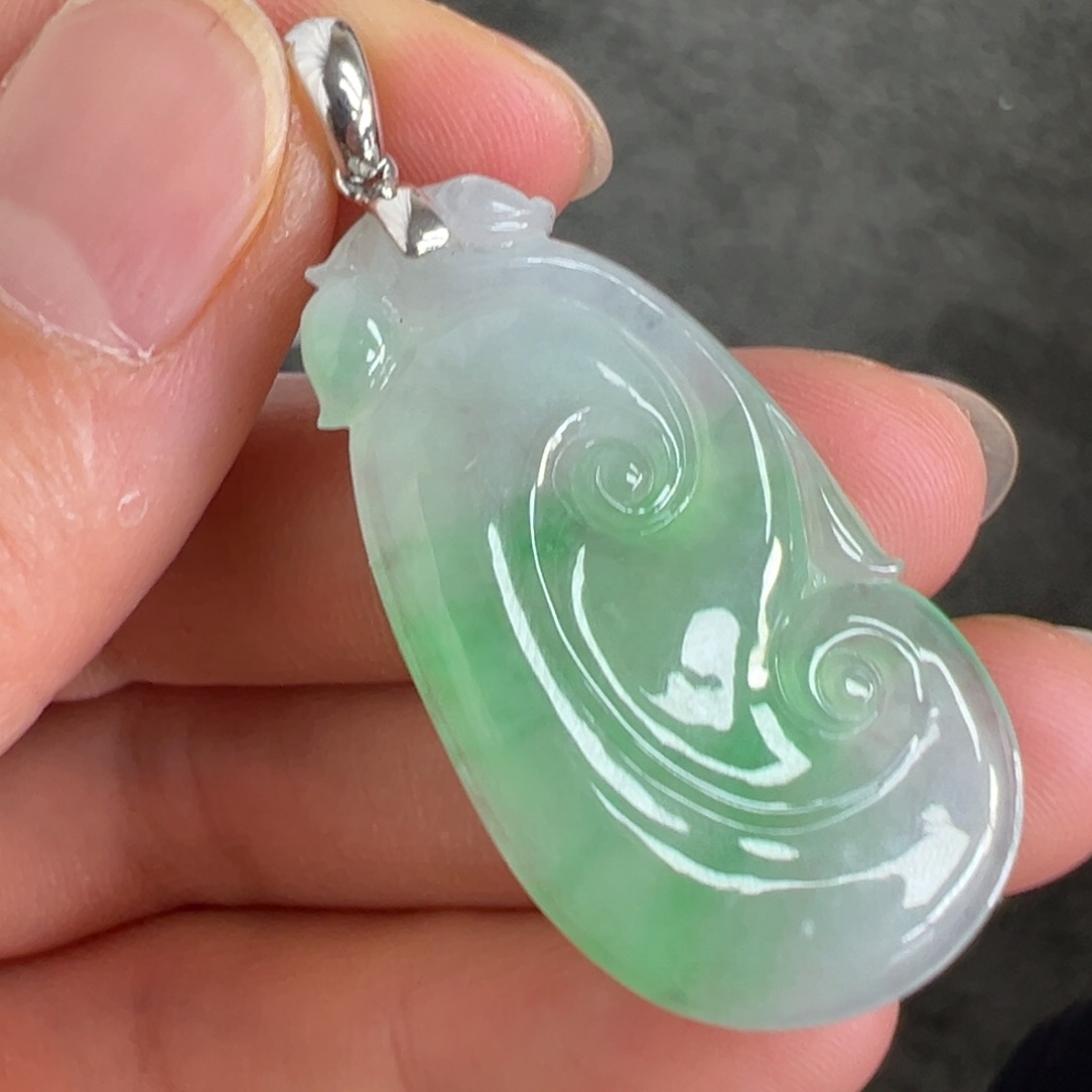 翡翠颈饰18K金镶嵌翡翠如意