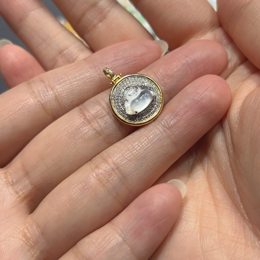 翡翠颈饰18K金镶嵌可*。吊坠