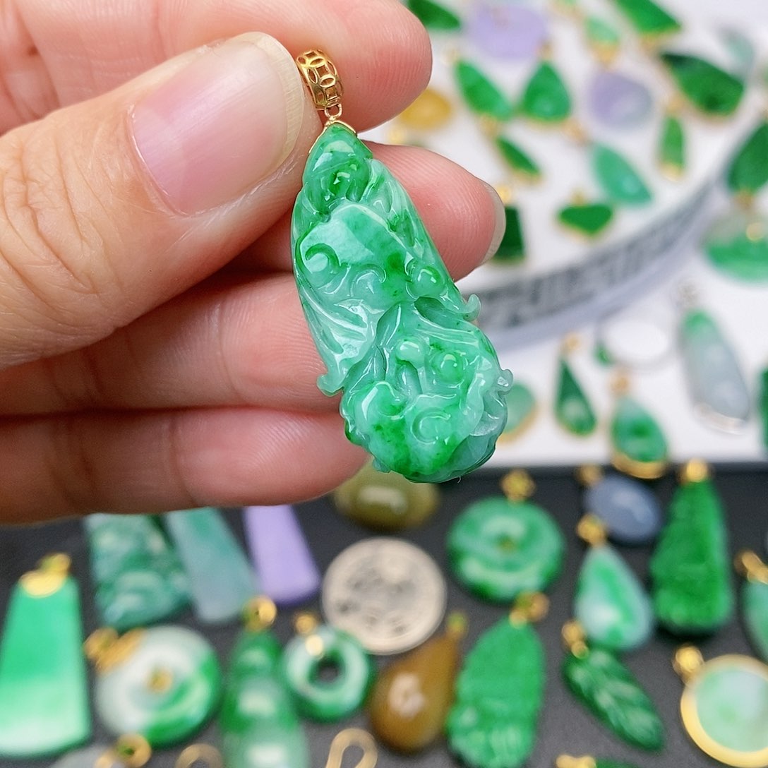 翡翠吊坠(不含链)18K金镶嵌