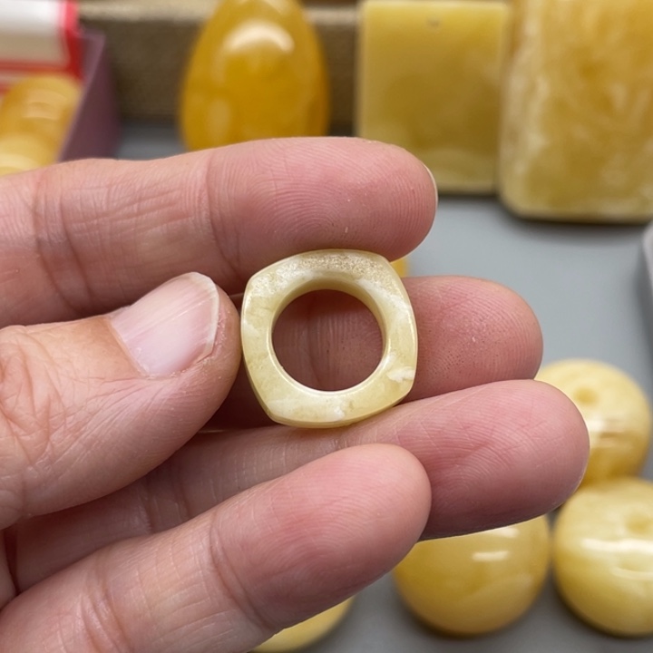 琥珀裸石未镶嵌丫*o蜜蜡