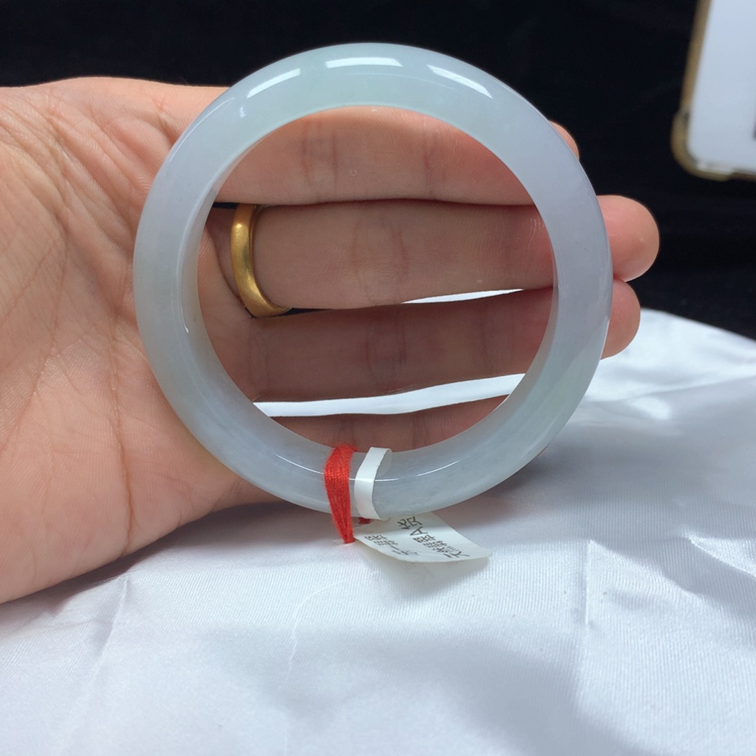 翡翠未镶嵌手镯（圆镯）56.2