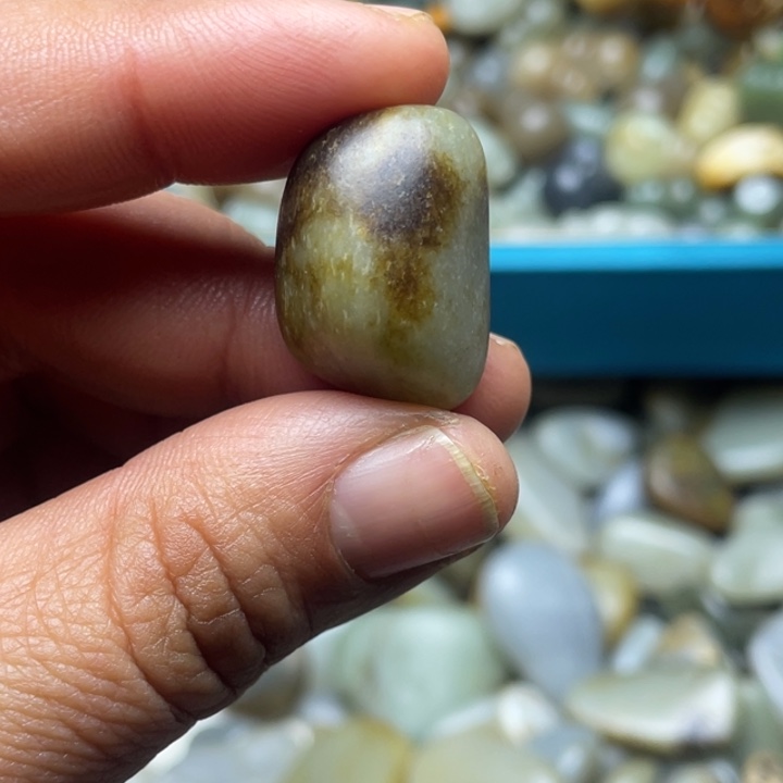 和田玉未镶嵌珠宝半成品