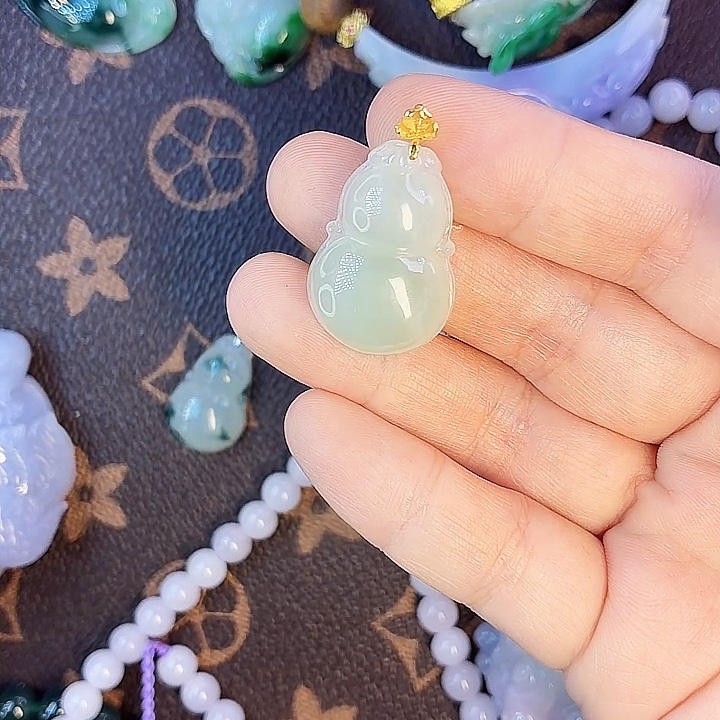 翡翠未镶嵌挂件8741