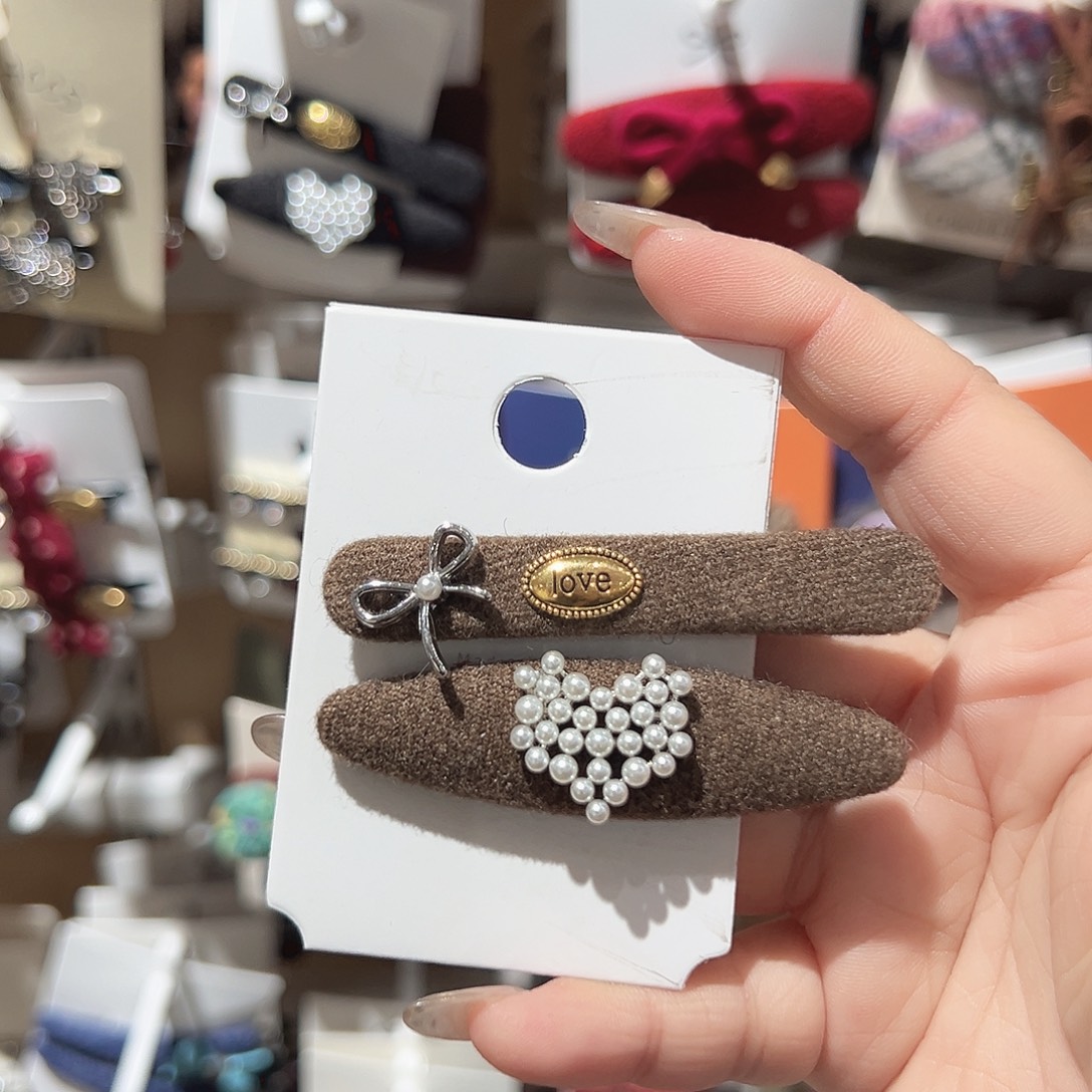 非金属咖色爱心鸭夹掰掰