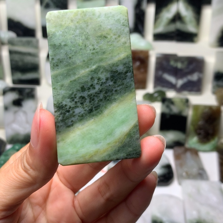 独山玉未镶嵌颈饰