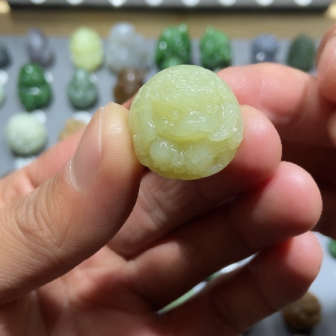 和田玉颈饰未镶嵌定制