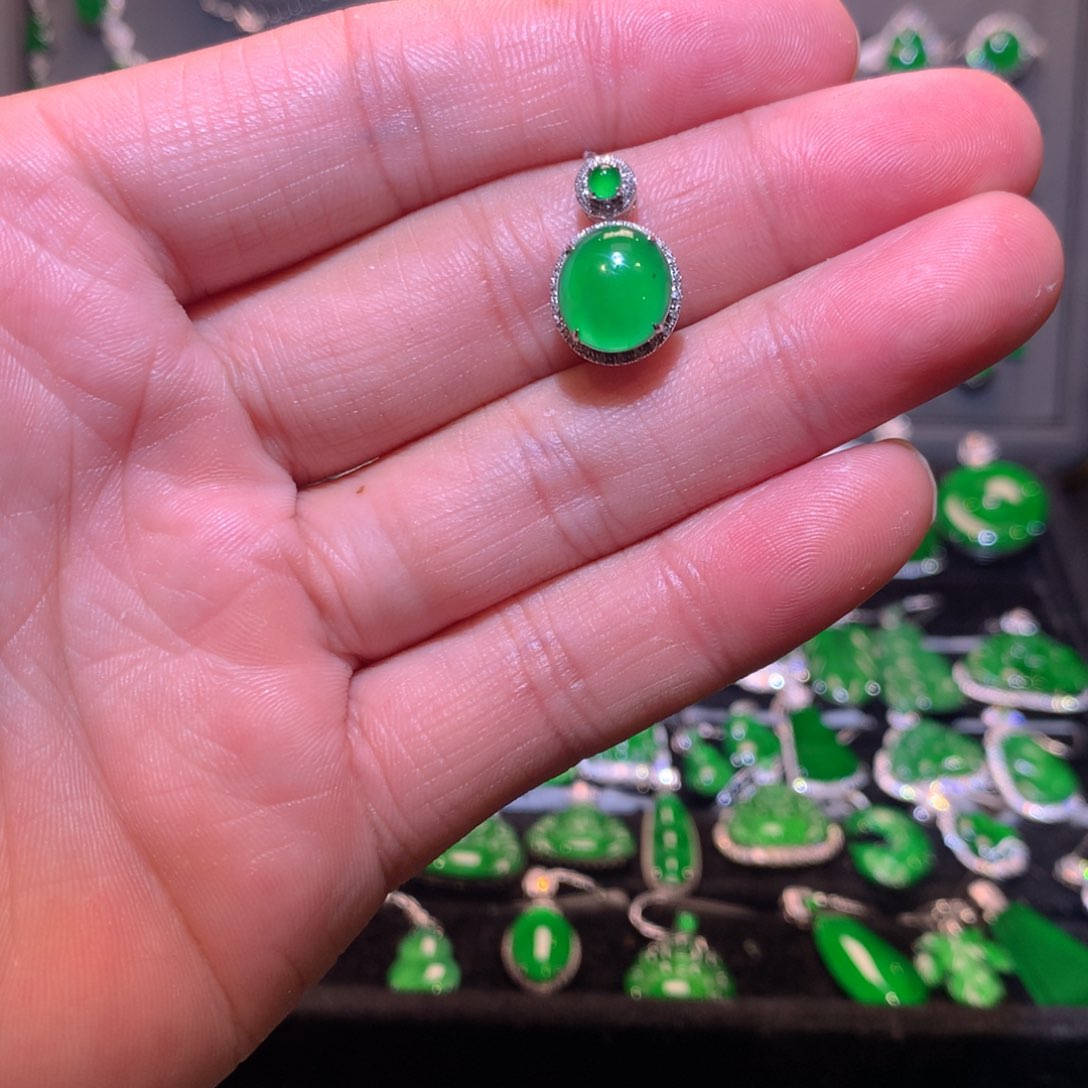 翡翠吊坠(不含链)18K金镶嵌天然翡翠